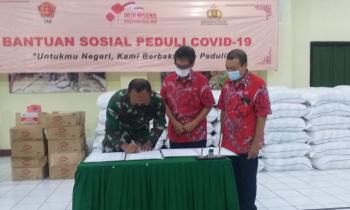 Dandim Magelang Terima Bantuan Sembako dan Masker
